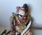 Antieke houten marionet uit Birma, Ophalen