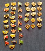 Enkele speldjes vintage logo's vlaggen artiesten oa Elvis, Verzamelen, Speldjes, Pins en Buttons, Ophalen, Gebruikt, Overige onderwerpen