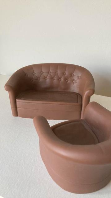 Vintage Cindy Chesterfield bruine bank en stoel beschikbaar voor biedingen