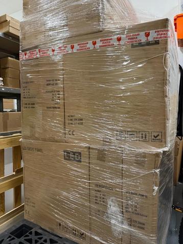 Partij LED panelen 60x60 in 2 kleuren 3000K en 4000K 5 plts beschikbaar voor biedingen