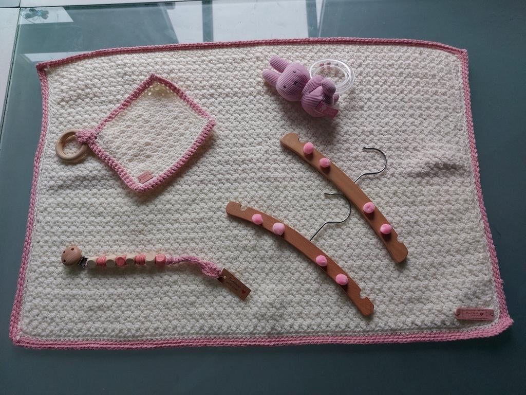 Zelfgehaakte Babydekentje Set beige/roze, Ophalen of Verzenden, Nieuw, 70 tot 85 cm, Deken