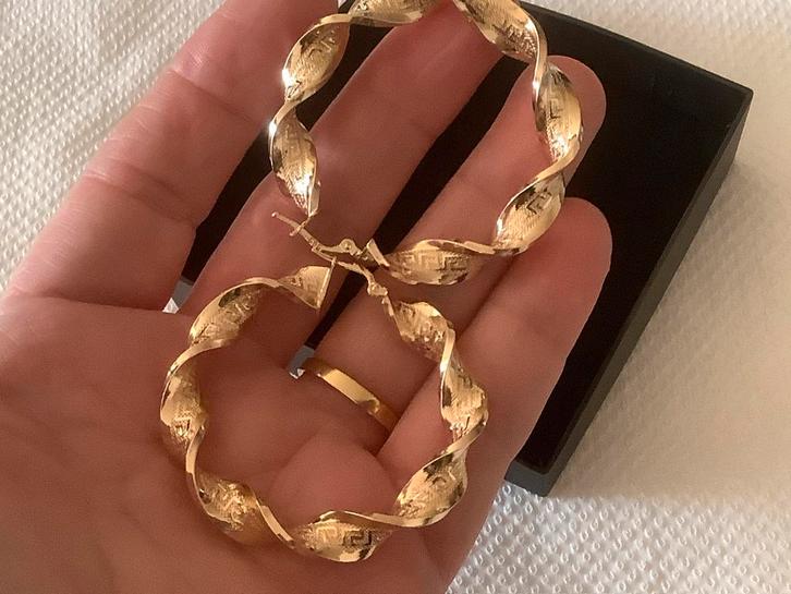 Vintage forse gouden oorbellen creolen Versace logo 14 k 585, Sieraden, Tassen en Uiterlijk, Oorbellen, Zo goed als nieuw, Hangers