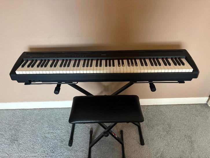 Yamaha P-95 digitale piano incl. stoel en standaard, Muziek en Instrumenten, Piano's, Zo goed als nieuw, Piano, Zwart, Digitaal