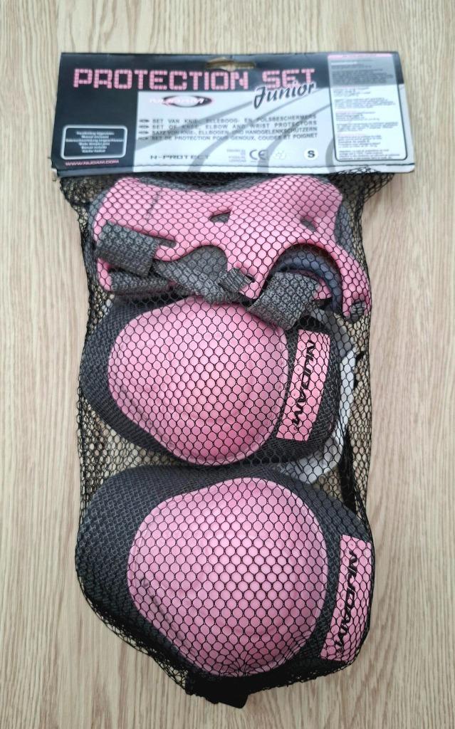 Nijdam Beschermset N-Protect - Junior - Roze/Grijs - Small, Sport en Fitness, Skeelers, Nieuw, Bescherming, Overige merken, Kinderen