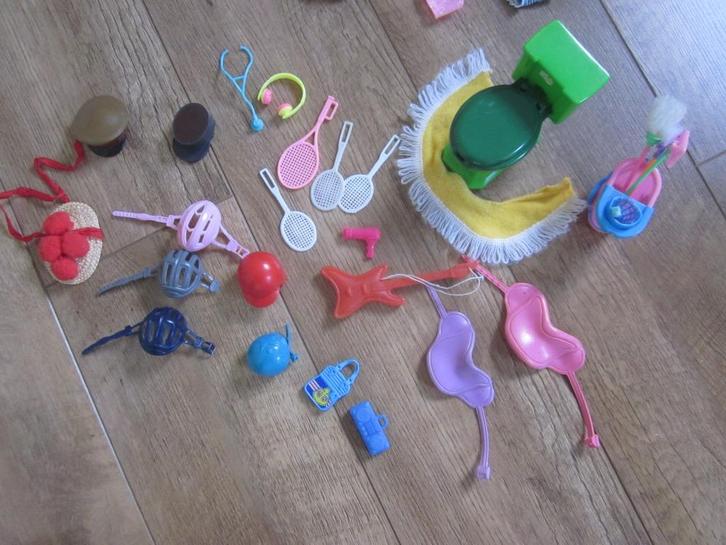 Barbie hoedjes petten rackets toilet koptelefoon fietscap, Verzamelen, Poppen, Zo goed als nieuw, Accessoires, Ophalen of Verzenden