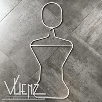 Vintage wit metalen paspop, kledinghanger retro torso beschikbaar voor biedingen