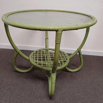 Vintage Rotan bijzettafel met gewolkt glas beschikbaar voor biedingen