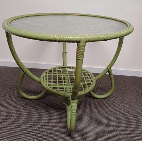Vintage Rotan bijzettafel met gewolkt glas, Huis en Inrichting, Tafels | Bijzettafels, Rond, 45 tot 60 cm, 55 tot 75 cm, Ophalen