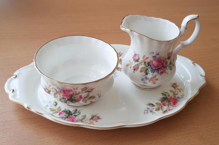 Melk/suikersetje van Royal Albert, Verzamelen, Porselein, Kristal en Bestek, Zo goed als nieuw, Porselein, Ophalen