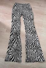 Zebra flared broek, Kleding | Dames, Broeken en Pantalons, Lang, Ophalen of Verzenden, Zo goed als nieuw, Zwart