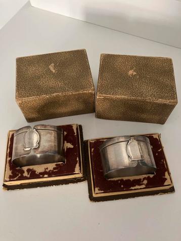 2 Zilveren Servetringen in Originele Doos beschikbaar voor biedingen