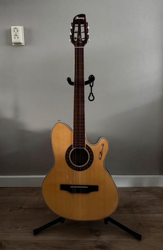 Ibanez KMA-1 Semi-Akoestisch Fretless, Muziek en Instrumenten, Snaarinstrumenten | Gitaren | Akoestisch, Zo goed als nieuw, Klassieke of Spaanse gitaar