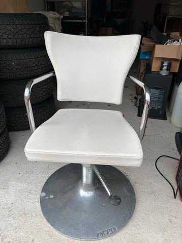 Olymp Kapperstoel - Wit - pompfunctie beschikbaar voor biedingen