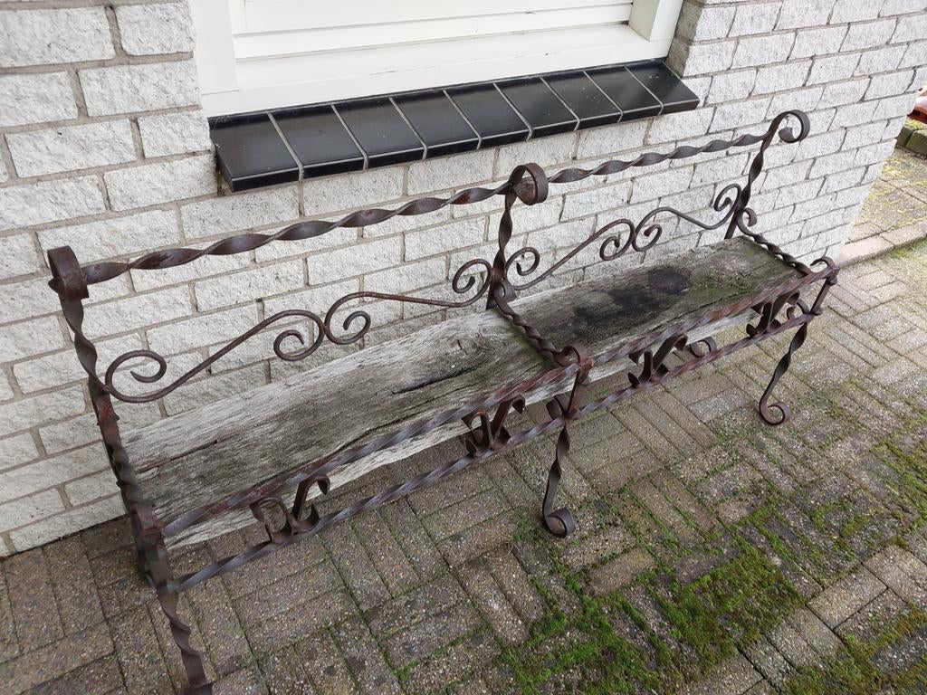 Rustieke metalen tuinbank met houten zitting, Tuin en Terras, Tuinbanken, Ophalen, Gebruikt, Metaal
