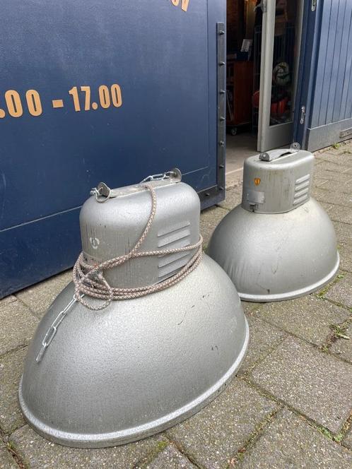 2x prachtige oude fabriekslampen ovaal wekrend, Antiek en Kunst, Curiosa en Brocante, Ophalen
