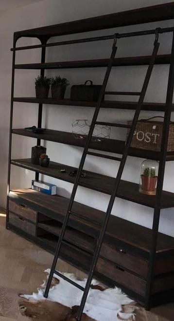 Industriële boekenkast met ladder van Rootsmann beschikbaar voor biedingen