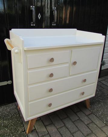 Jaren'50/'60 Vintage commode beschikbaar voor biedingen