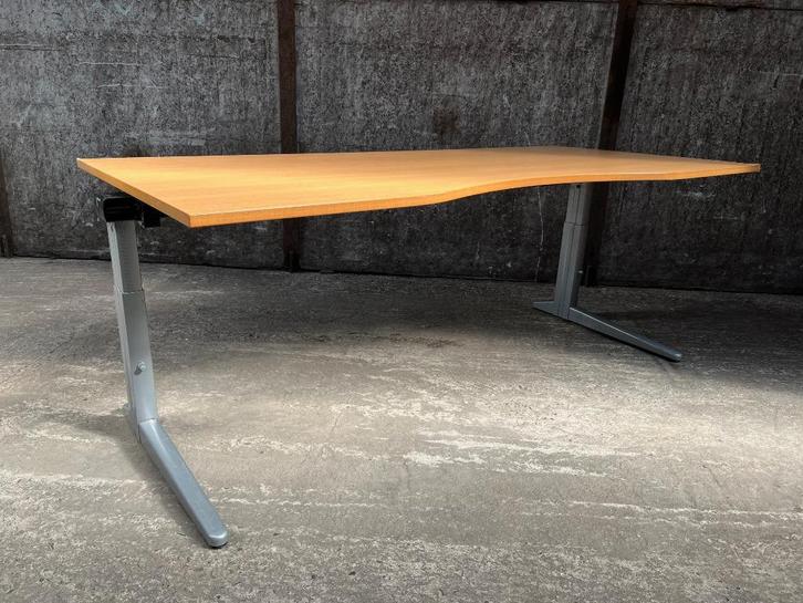 Ahrend Essa bureau - verstelbare hoogte, Huis en Inrichting, Bureaus, Gebruikt, In hoogte verstelbaar, Ophalen of Verzenden