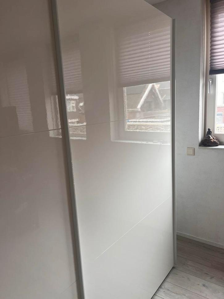Ruime kledingkast met schuifdeuren hoogglans wit, Huis en Inrichting, Kasten | Kledingkasten, Zo goed als nieuw, 200 cm of meer