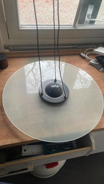 Hanglamp voor boven de tafel beschikbaar voor biedingen