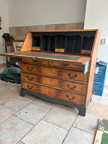 Prachtig antiek bureau. Recent opgeknapt beschikbaar voor biedingen