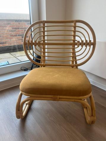 Rotan stoel beschikbaar voor biedingen