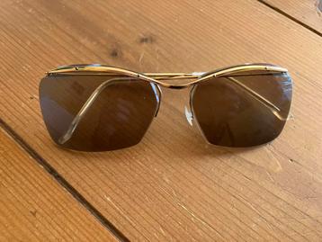 Vintage zonnebril beschikbaar voor biedingen