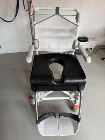 Etac Swift Mobil Tilt verrijdbare douche-toiletstoel beschikbaar voor biedingen