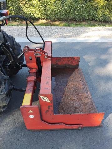 2 HEKAMP grondbakken (1 x 125 hydro, 1 x 150 mechanisch) beschikbaar voor biedingen