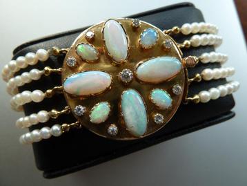 Antieke parel armband, 18 kt gouden slot met opaal + diamant beschikbaar voor biedingen