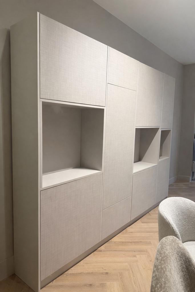 Maatwerk Japandi vakkenkast - DecoLegno linnenlook, Antiek en Kunst, Antiek | Meubels | Kasten, Ophalen