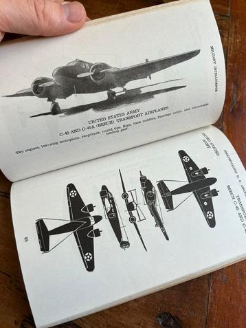WO2 Amerikaans handboek vliegtuig identificatie Mustang B17  beschikbaar voor biedingen