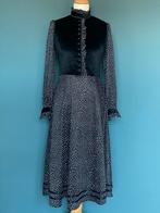 Vintage seventies lange jurk zwart wit fluweel 34 stipjes, Maat 34 (XS) of kleiner, Vintage, Ophalen of Verzenden, Onder de knie