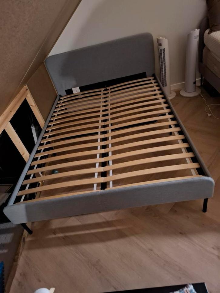 IKEA SLATTUM Bed 140x200 - Tweepersoonsbed, Huis en Inrichting, Slaapkamer | Bedden, Zo goed als nieuw, Twijfelaar, 140 cm, 200 cm