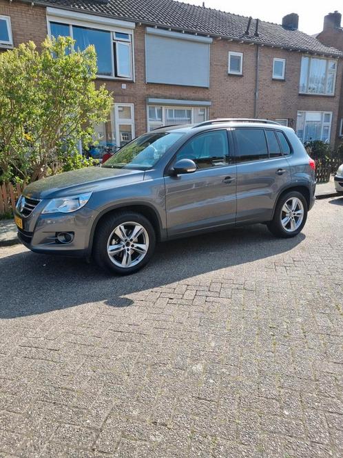 Volkswagen Tiguan 2.0 TDI 103KW 2010 Grijs, Auto's, Volkswagen, Tiguan, Diesel, C, SUV of Terreinwagen, Handgeschakeld, Origineel Nederlands