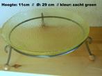 Al5 -- groene glazen fruitschaal op metalen voet, Verzamelen, Retro, Ophalen of Verzenden, Huis en Inrichting