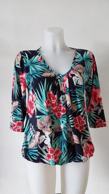 Mooie Iz naiz top met bloemenprint - Maat 36 beschikbaar voor biedingen