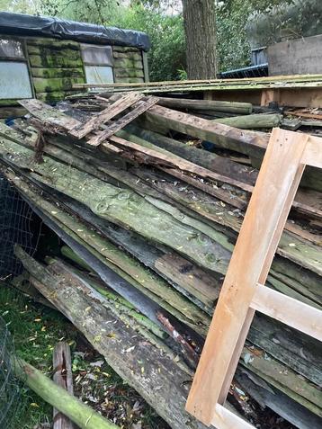 Douglas hout planken grote kar vol brandhout   beschikbaar voor biedingen