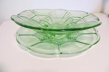 2 oude groene glazen schalen in een mooi design. Persglas beschikbaar voor biedingen