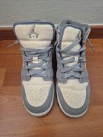 Sneakers - Jordan 1 mid SE Coconut Milk, Nike Air Jordan, Beige, Ophalen of Verzenden, Sneakers of Gympen