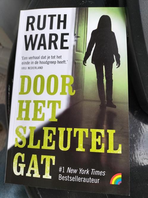 Ruth Ware - Door het sleutelgat, Boeken, Thrillers, Zo goed als nieuw, Nederland, Ophalen of Verzenden