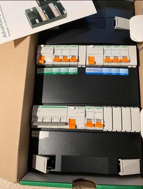 Schneider 3 of 1 F Groepenkast meterkast stroom verdeelkast, Hobby en Vrije tijd, Elektronica-componenten, Nieuw, Ophalen of Verzenden