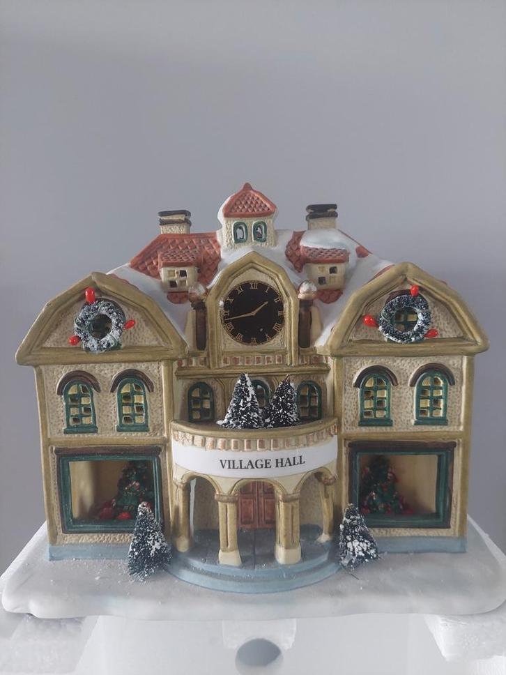 Kersthuisje Dickensville Village Hall, Diversen, Kerst, Gebruikt, Ophalen of Verzenden