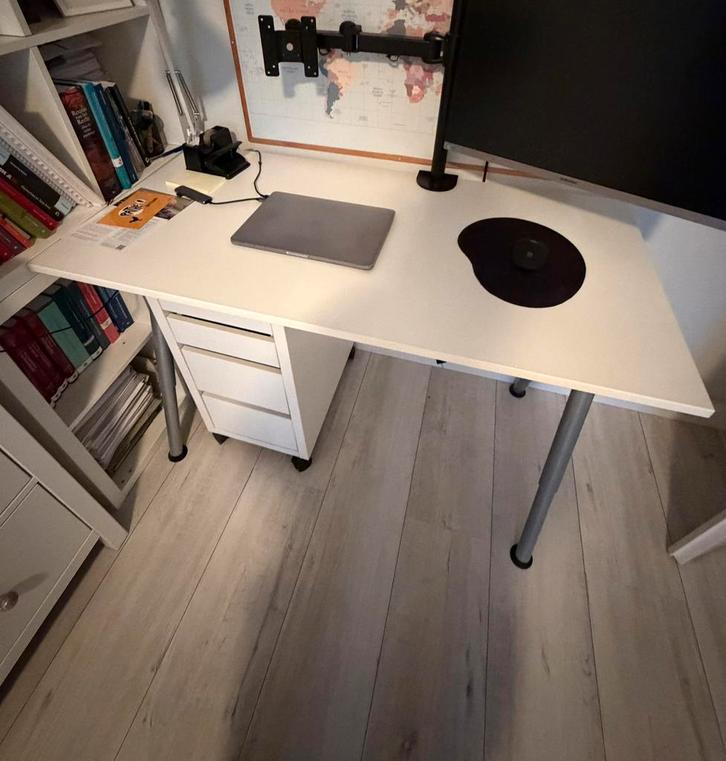 IKEA  Bureau - Perfect voor Thuiswerken!, Huis en Inrichting, Bureaus, Gebruikt, Bureau, In hoogte verstelbaar, Ophalen