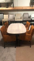 Set van 4 Eetkamerstoelen, Van  € 1498 NU € 600,- SHOWMODEL