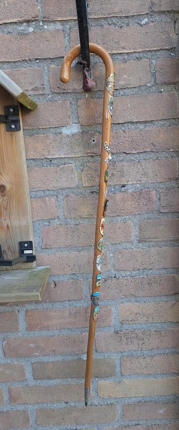 Vintage dames wandel bergstok met plaatjes beschikbaar voor biedingen