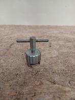 Speciale sleutel voor demontage poelie trekker, Auto diversen, Autogereedschap, Gebruikt, Ophalen of Verzenden, Onbekend, Onbekend