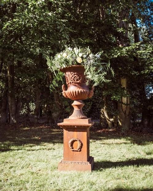 Gietijzeren tuinvazen tuinvaas bloempot bloembak op sokkel, Tuin en Terras, Tuinvazen, Nieuw, Ophalen