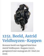 Beeld brons liggend meisje Astrid Velthuizen Koppen, Antiek en Kunst, Ophalen of Verzenden, Brons