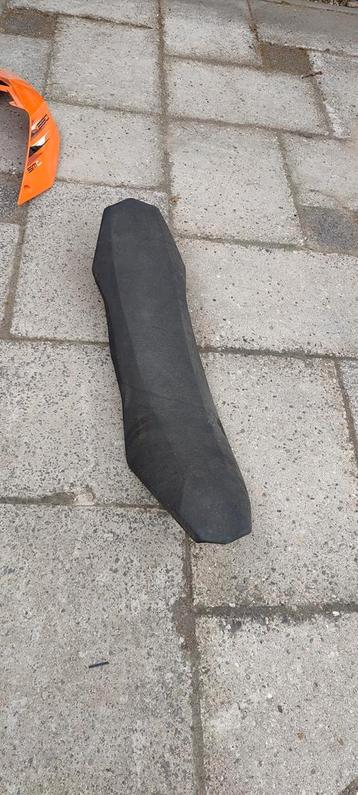 KTM 690 SMC zadel, voorspatbord en achterkap beschikbaar voor biedingen